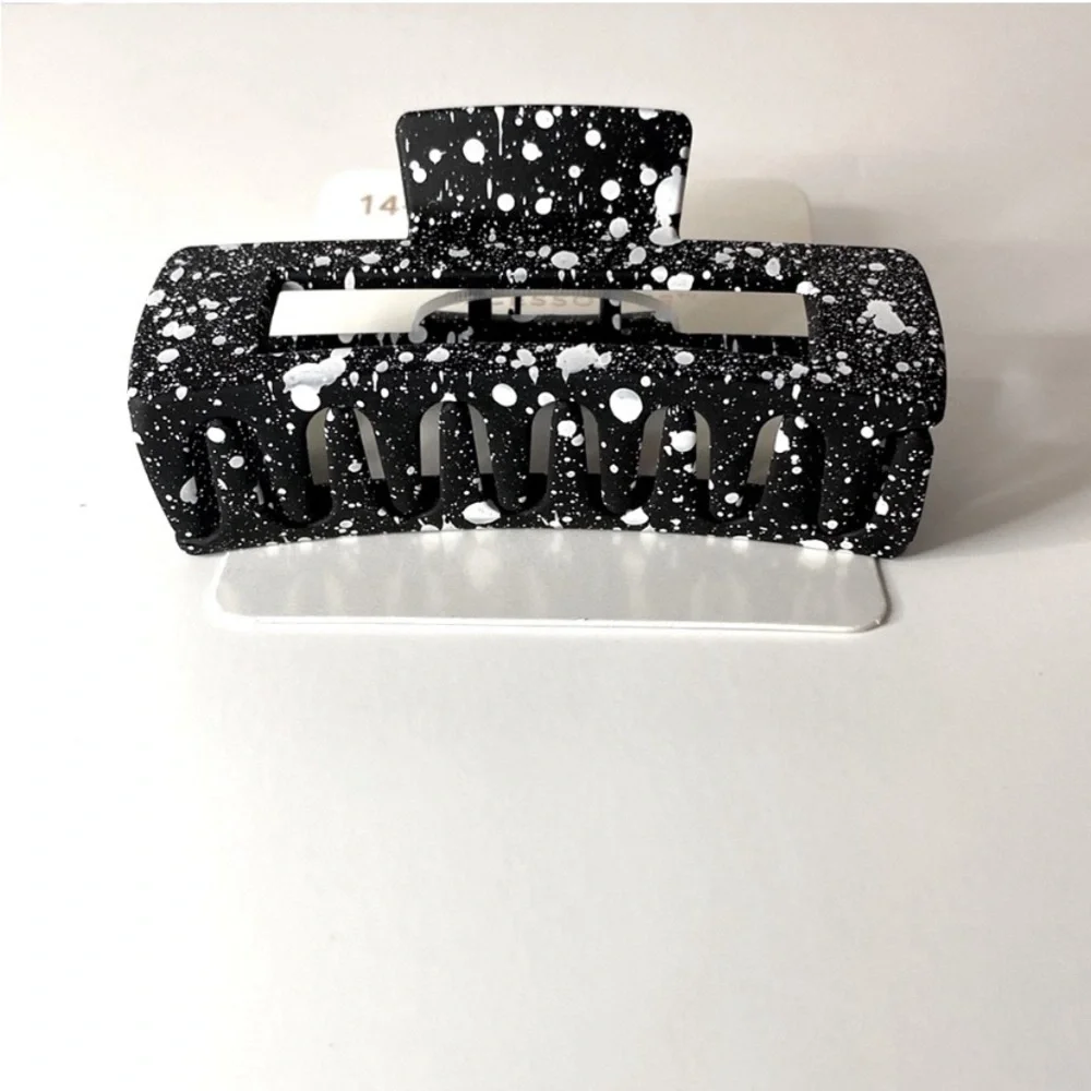 4/$20 Enchanté Accessories Hair Clamp – Black & White Speckle
